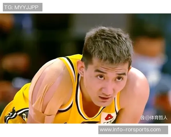 特纳三分球表现惊艳队友鼓励他勇敢投篮展现新风采