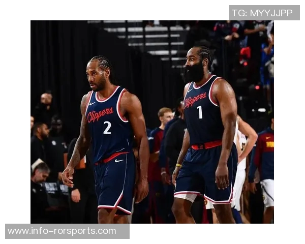 浓眉首节表现惊艳砍下12分3板2帽带领球队取得良好开局